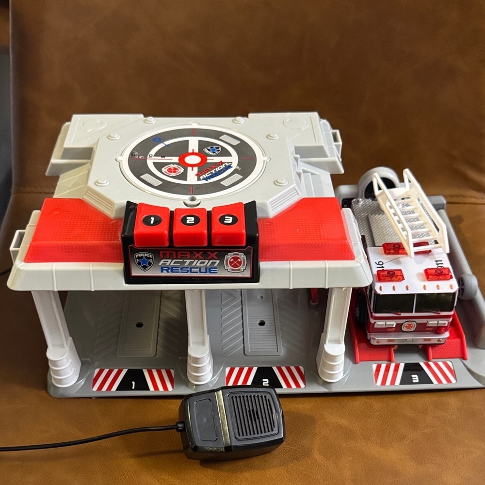 Maxx Action Rescue Fire Station Playset - Red and White